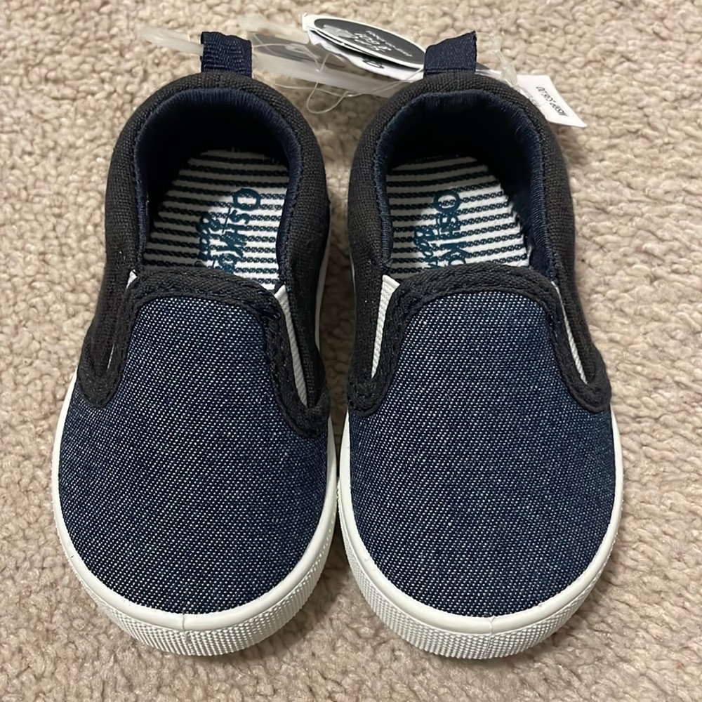 NWT Oshkosh B’gosh slip on toddler size 4